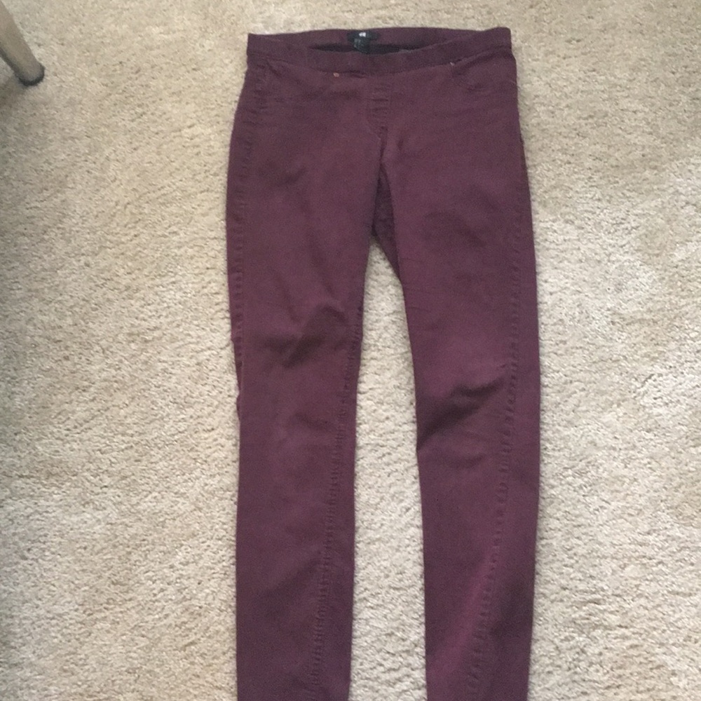 Maroon skinny jeans.